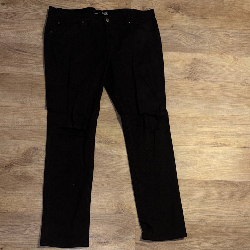 Sleek Black Women's Straight Leg Jeans